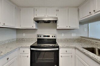 7443 Kite Hill Dr in Houston, TX - Building Photo - Building Photo