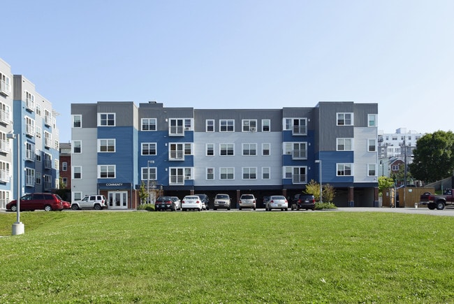 Pearl Place Apartments in Portland, ME - Building Photo - Building Photo