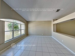 1495 SW 105th Ave in Pembroke Pines, FL - Foto de edificio - Building Photo