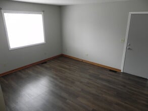 1353 Lakeview Ave in Rockdale, IL - Building Photo - Building Photo