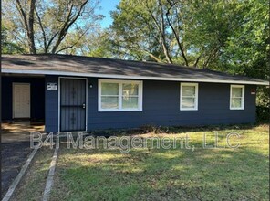 2460 Brevard Dr in Macon, GA - Foto de edificio - Building Photo