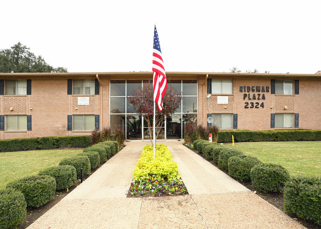 Ridgmar Plaza (New) in Fort Worth, TX - Building Photo - Building Photo