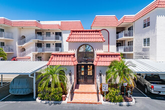 Sereno Del Sol in Belleair Beach, FL - Foto de edificio - Building Photo