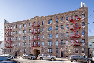 37-20 99th St in Corona, NY - Building Photo - Building Photo