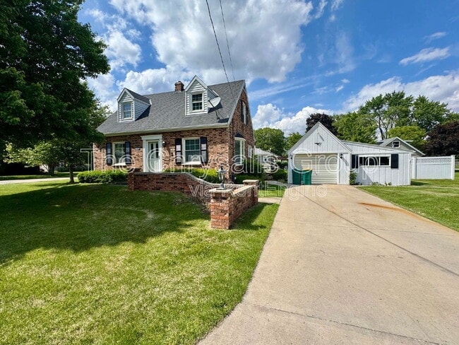 property at 512 W Stanton St