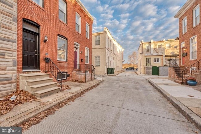 property at 502 S Glover St