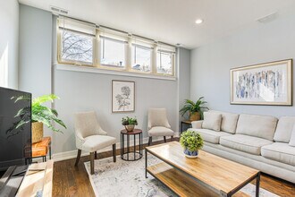 2113 W Armitage Ave in Chicago, IL - Building Photo - Building Photo
