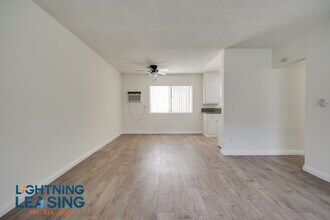 5129 Yarmouth Ave in Los Angeles, CA - Building Photo - Building Photo