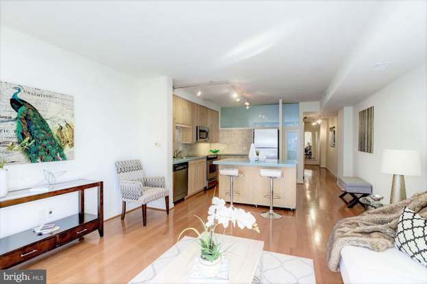 437 New York Ave NW, Unit 308 in Washington, DC - Foto de edificio - Building Photo