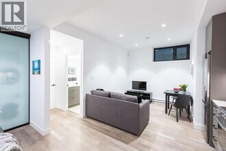 3256 W 16th Ave in Vancouver, BC - Building Photo - Building Photo