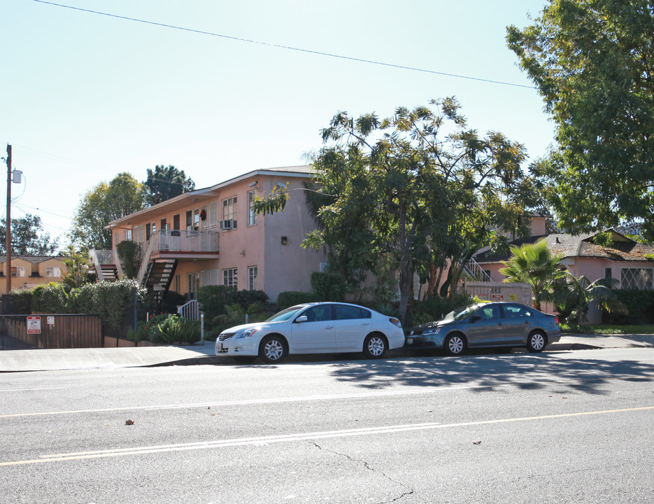 330 W Alameda Ave in Burbank, CA - Building Photo