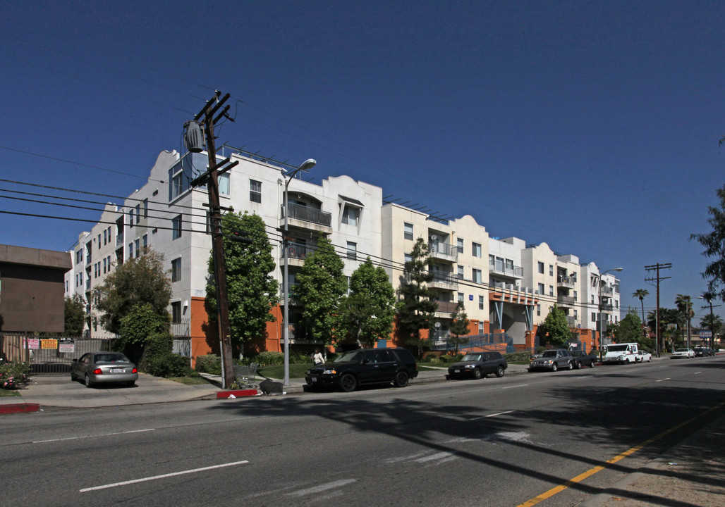 Apple Tree Apartments in North Hills, CA - Building Photo