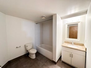 138 Lorne Ave in Winnipeg, MB - Building Photo - Building Photo