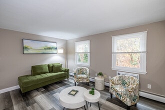 Colonial Townhouse Apartments in Willimantic, CT - Foto de edificio - Interior Photo