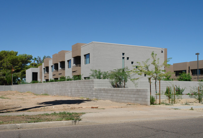 Biltmore Court in Phoenix, AZ - Building Photo - Building Photo