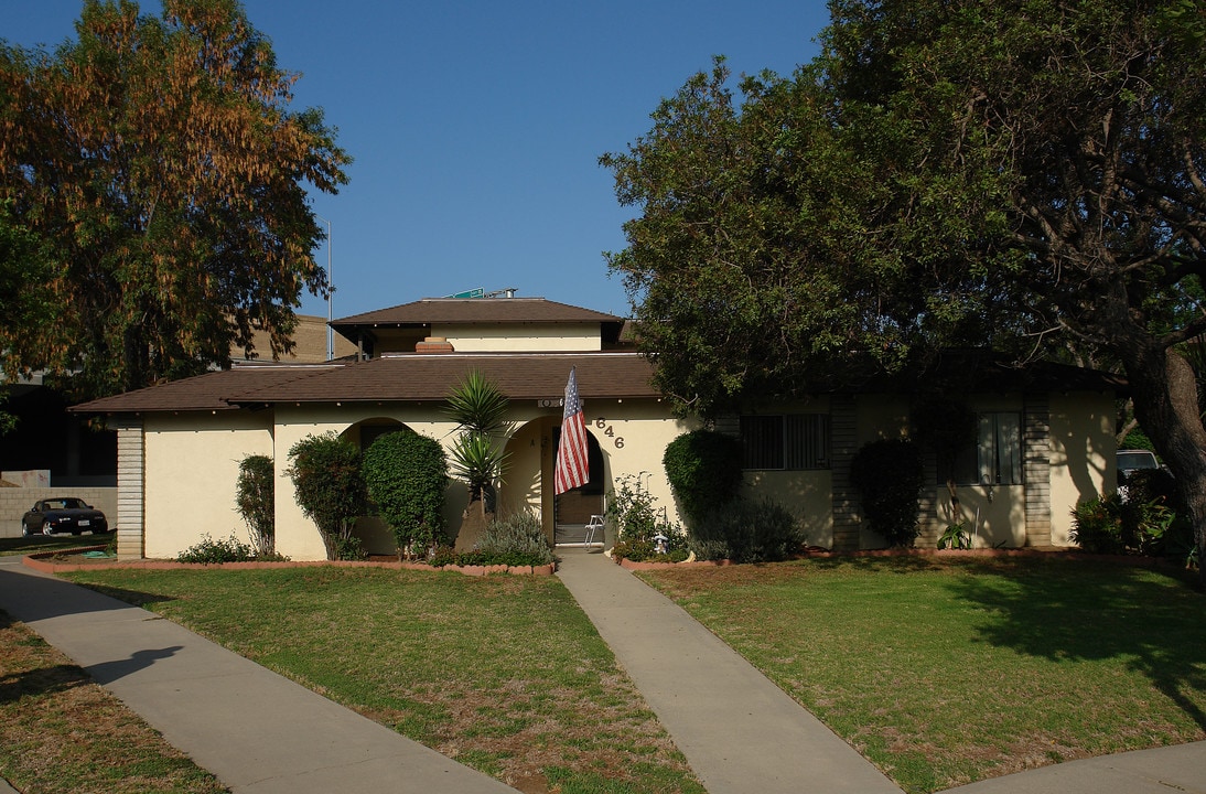 646 S Cypress St in Orange, CA - Foto de edificio