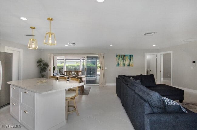 27 Pebble Beach Blvd in Naples, FL - Building Photo - Building Photo