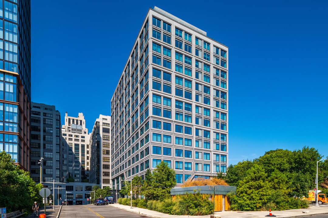 Quay Tower in Brooklyn, NY - Building Photo