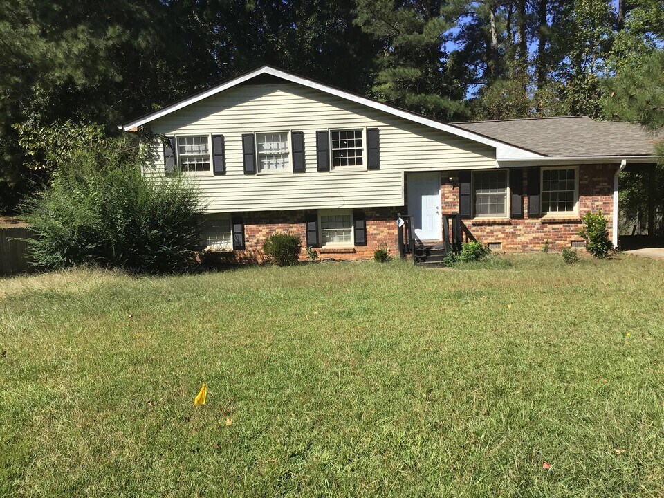 7299 Indian Hill Trail in Riverdale, GA - Building Photo