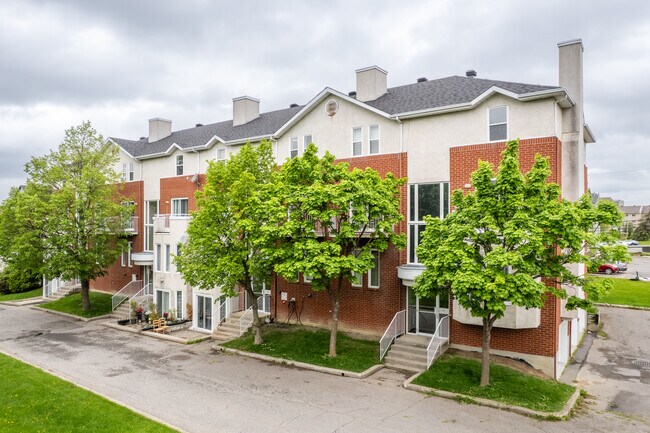 14636 De Pierrefonds Boul in Pierrefonds, QC - Building Photo - Building Photo
