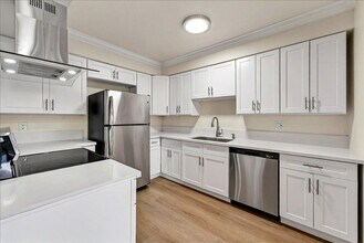 11661 Erwin St in Los Angeles, CA - Building Photo - Building Photo