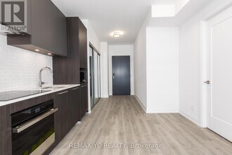 65 Broadway Ave in Toronto, ON - Building Photo - Building Photo