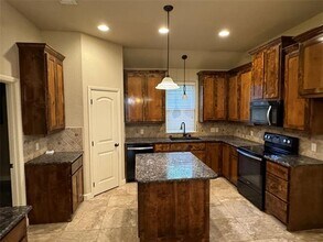 1309 Preston Trail Ct in Granbury, TX - Building Photo - Building Photo