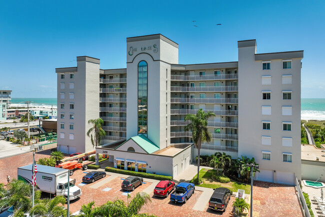 Emerald Seas North & South in Cocoa Beach, FL - Foto de edificio - Building Photo