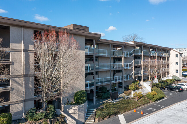 Bayview on the Lake in Kirkland, WA - Building Photo - Building Photo