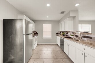 8818 Iron Springs Dr in Houston, TX - Building Photo - Building Photo