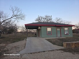 8174 Co Rd 101 in Lampasas, TX - Building Photo