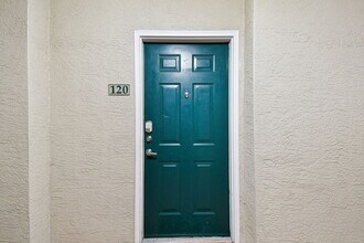1216 S Missouri Ave, Unit 120 in Clearwater, FL - Building Photo - Building Photo