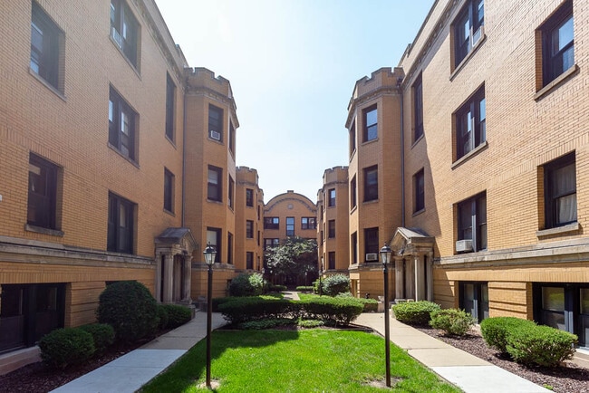 property at 2418 N Sawyer Ave