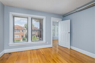 3337 W Cullom Ave in Chicago, IL - Foto de edificio - Building Photo