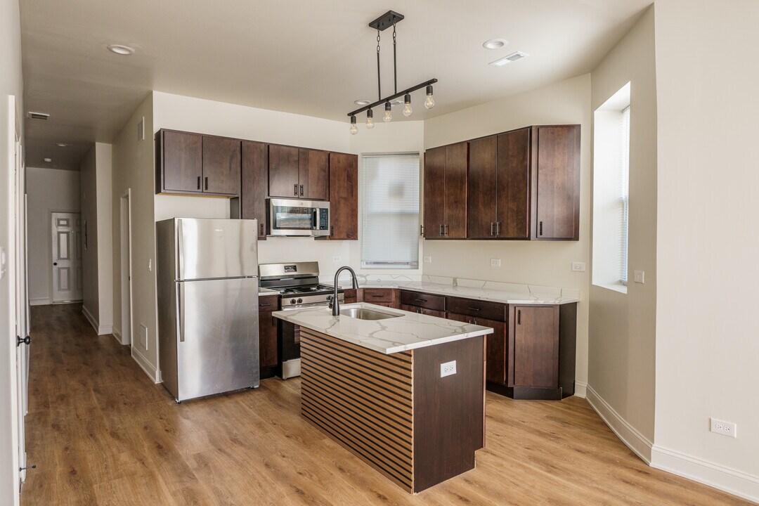 6613 S Vernon Ave, Unit FL 2 in Chicago, IL - Building Photo