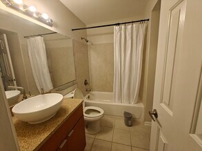 521 N Graham St, Unit 3A in Charlotte, NC - Foto de edificio - Building Photo