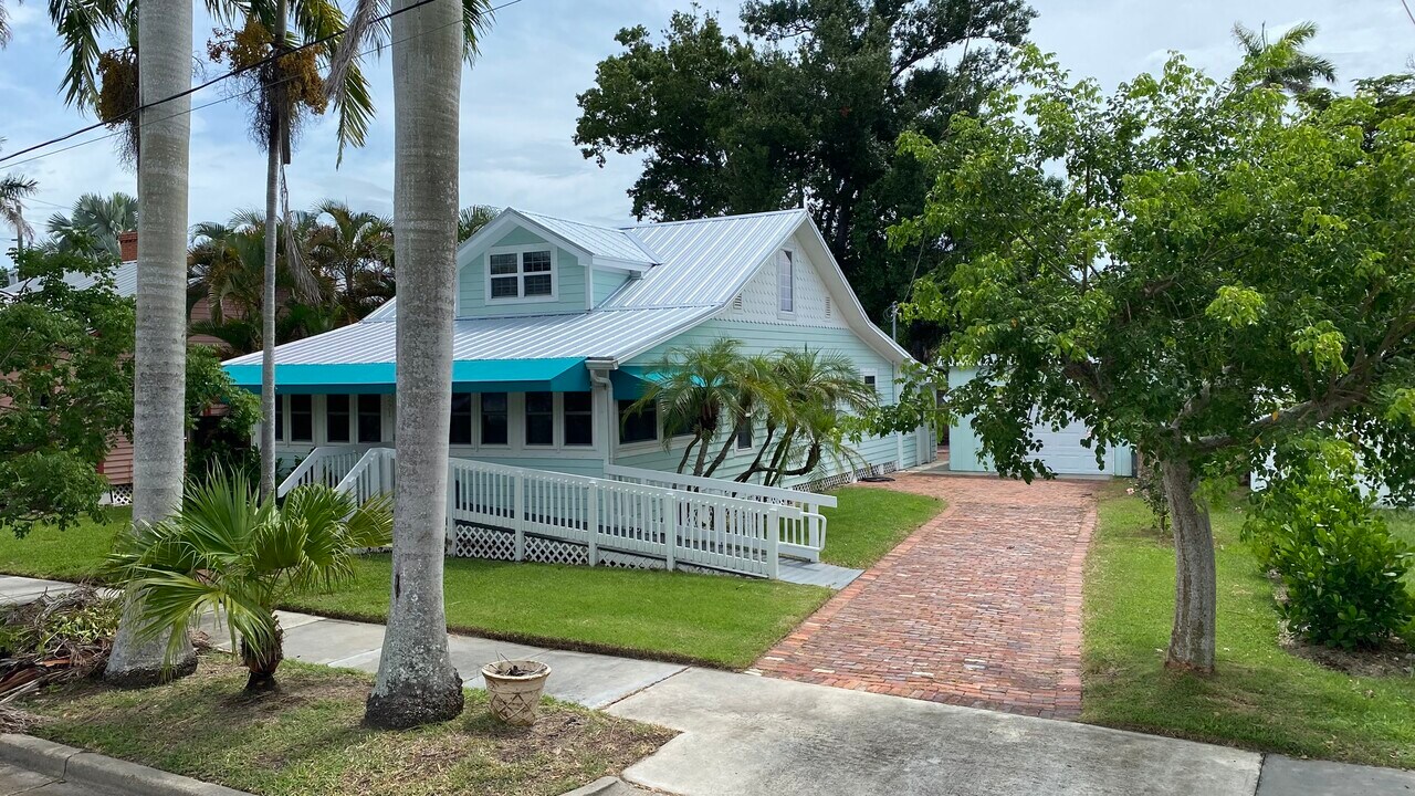 221 Durrance St in Punta Gorda, FL - Building Photo