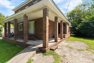 516 N Center St-Unit -Unit A in Blackstone, VA - Building Photo - Building Photo