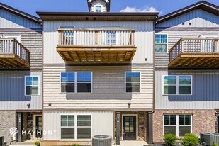 310 Jerry Butler Dr in La Vergne, TN - Building Photo