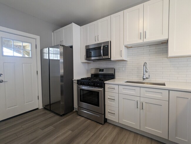 3935 N Janssen Ave in Chicago, IL - Building Photo - Building Photo
