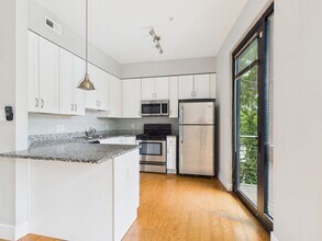 2028 W Cary St in Richmond, VA - Building Photo - Building Photo