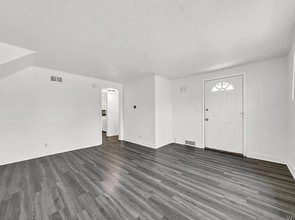 225 Niagara Falls Blvd in Eggertsville, NY - Building Photo - Building Photo