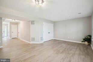 8114 Mallard Shore Dr in Laurel, MD - Building Photo