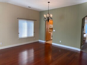 1579 Queensland Ave in Manteca, CA - Building Photo - Building Photo