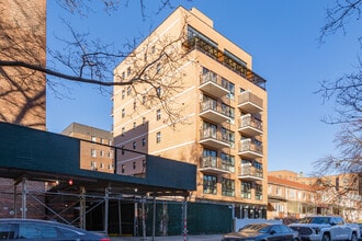 10525 65th Rd in Flushing, NY - Building Photo - Primary Photo