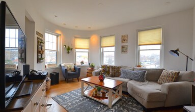 5 Braemore Rd, Unit 17A in Boston, MA - Building Photo - Building Photo