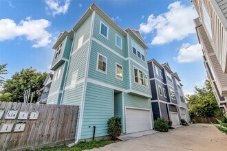 204 Burr St in Houston, TX - Building Photo - Building Photo