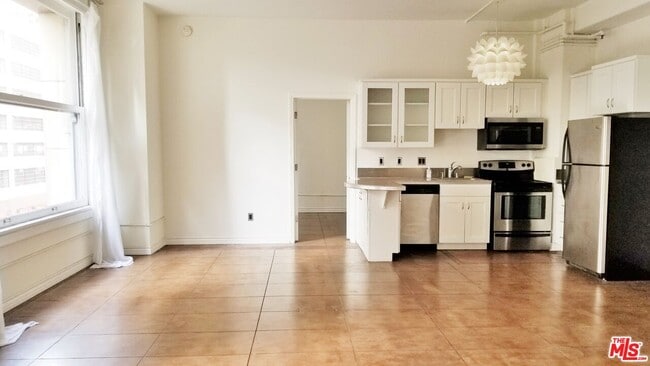 property at 215 W 7th St