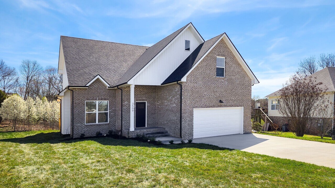 3509 Clover Hill Dr in Clarksville, TN - Foto de edificio