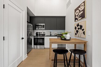 600 N Howard St, Unit 204 in Baltimore, MD - Building Photo - Building Photo